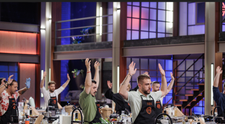 Începe jurizarea! Chefii degustă preparatele cu homar, limbi de rață și miel. Cine este surpriza serii la Masterchef. ”E cea mai slabă farfurie!”