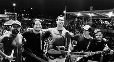 Un cântăreț a murit după ce a fost electrocutat pe scenă! Artistul ar fi intrat în contat cu un cablu în timpul concertului