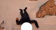 Copil dispărut pe munte, găsit de meteorologul de serviciu de la staţia Omu. Nu se poate mișca, după ce a căzut şi a suferit un traumatism al coloanei