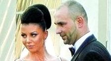 Este divorțul care a zguduit showbizul din România! Au divorțat în mare secret după treisprezece ani de căsnicie. El și-a părăsit soția și copilul, iar Ea i-a cerut o sumă de bani pentru separare