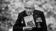 Căpitanul Tom Moore, imaginea speranței în lupta cu COVID-19, a murit după ce s-a infectat cu coronavirus