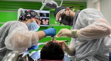 (P) Impactul implanturilor dentare asupra calității vieții. Dr. Amer Hijazi explică de ce este important să înlocuiești dinții lipsă
