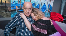 Viorel Lis, într-o ipostază care-i place la bătrânețe. Cum l-a surprins soția lui