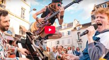 Pe o stradă din Paris, trecătorii au înmărmurit: un flashmob cu „Bohemian Rhapsody” i-a lăsat fără cuvinte