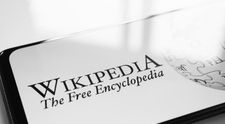 Wikipedia, cea mai mare enciclopedie liberă, va adopta un nou regulament împotriva 