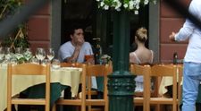 Scandalul se întețește în una dintre cele mai iubite familii din showbiz. După triunghiul amoros care a făcut valuri în tabloide, familia a primit o nouă lovitură. Gestul extrem al fiului cel mare al celebrului cuplu a stârnit tensiuni aprinse