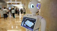 China are primul doctor robot din lume! A luat examenul si trateaza pacientii care vin la spital