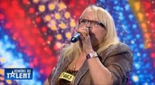 Laura Bisog, copia fidela a Mirabelei Dauer, a fost adesea confundata pe strada cu artista: 