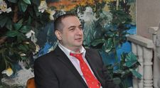 Sora lui Leo de la Strehaia vrea să se mărite cu Irinel Columbeanu, după ce fostul om de afaceri a ajuns la azil