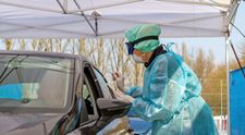 Dacă în Germania se poate face testare drive-in, în Franța s-a introdus spovedania din mașină