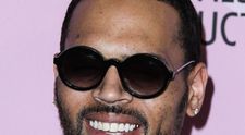 Chris Brown și-a pus dinți de aur, în valoare de 100.000 de dolari