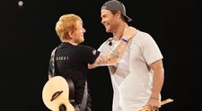 Ed Sheeran dezvăluie cum a ajuns să cânte alături de Chris Hemsworth, pe Arena Națională: ”E nebunie că a ales București”