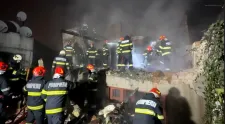 Explozie urmată de incendiu într-o locuinţă din București. O persoană a murit!