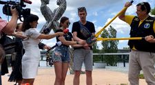 Tinerii din Ucraina, care și-au legat mâinile cu un lanț, au renunțat la experiment și s-au despărțit