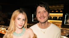 Emma Roberts s-a căsătorit în mare secret cu actorul Cody John. Printre invitați s-a aflat și mătușa actriței, Julia Roberts. Primele imagini de la nunta spectaculoasă din Idaho