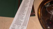 Un restaurant de lux a stârnit isterie în online după ce a publicat o notă de plată în valoare de peste 63.000  de euro! Ce au consumat clienții și cât bacșiș au lăsat