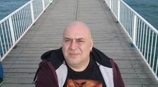 Îți mai aduci aminte de „Mârlanu” din Trăsniți în NATO? Uite ce face acum Toni Ionescu