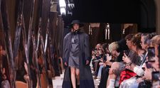 Romanian Fashion Week își extinde scena la București, după 25 de ani de la prima ediție. Irina Schrotter: „Capitala devine completarea firească a poveștii începute și păstrate la Iași”