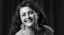 A murit Rona Hartner