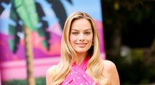 Margot Robbie strălucește din nou. Prima apariție pe covorul roșu după nașterea fiului