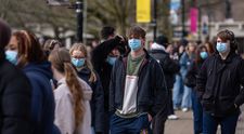 Epidemie de meningita B. Tot ce trebuie să știi despre cea mai letală formă a bolii, asociată acum cu focarul din Marea Britanie care a provocat moartea a doi tineri