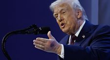 De ce are Donald Trump vânătăi pe mâini. Explicația din noul raport medical