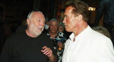 Producătorul filmelor Rambo și Terminator a murit la vârsta de 74 de ani. Mesajul lui Arnold
