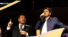 Detectivii Masked Singer se distrează și în pauzele de filmare. Cum îl imită Alex Bogdan pe Horia Brenciu