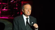 Julio Iglesias, reținut pe un aeroport din Republica Dominicană! Ce au găsit polițiștii în bagajele celebrului artist