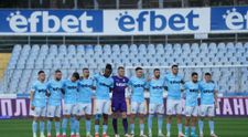 Gafă de proporții! O echipă de fotbal a ținut un moment de reculegere pentru un fost jucător, dar a aflat în timpul meciului că e viu. Ce a urmat