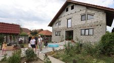 VIDEO Casa familiei, visul frânt al lui Cosmin Drăgoi