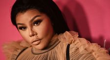 Apariție de neratat pentru paparazzi: rapperita Lil’ Kim într-o ținută controversată
