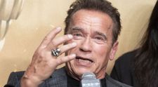 VIDEO Arnold Schwarzenegger s-a izolat la domiciliu alături de două animale de companie neobișnuite