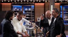 Finala MasterChef, 11 decembrie 2024. Prima probă a finalei a început. Georgiana, Sebi și Gabriel trebuie să pregătească aperitive spectaculoase: „Vreau să fie foarte greu să decid. Așa vreau să fie”