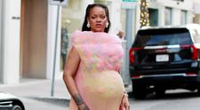 Rihanna, ironizată de internauți pentru ținuta bizară cu care s-a plimbat pe străzile din Los Angeles: „Concediază-ți imediat stilistul!”