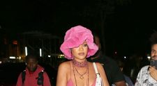 Rihanna, apariție incredibilă pe stradă: Într-o ținută transparentă pe sub care nu purta nimic