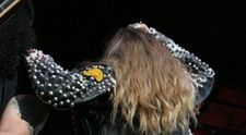 Fergie are un fundulet sexy, pe care l-a fatait la un concert pe langa Slash! FOTO