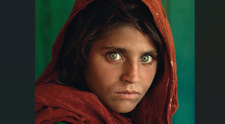 Ce s-a întâmplat cu ”Fata afgană”, de pe faimoasa copertă National Geographic! Cum arată acum, la mai bine de 50 de ani