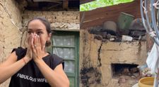 Imagini dezolante din casa în care a copilărit Vlăduța Lupău. Artista s-a întristat când a văzut în ce stare a ajuns locuința bunicilor săi