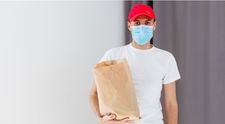 Cum te asiguri că mâncarea comandată la domiciliu nu te expune infecției cu coronavirus? Ce măsuri de siguranță poți lua