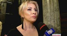 Pepe, inconjurat numai de femei frumoase. Raluca are pe cine sa mosteneasca. Uite ce tanara si draguta este mama ei