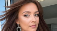 Diana Dumitrescu este de nerecunoscut după ce s-a pocăit. Cum a apărut actrița într-o biserică penticostală. A renunțat la ținutele provocatoare și și-a pus batic pe cap
