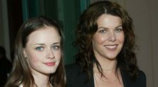 Cum arată Lorelai și Rory, la 25 de ani de la lansarea serialului „Gilmore Girls”. Cele două actrițe au încântat audiența la premiile Emmy 2025