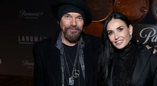 Demi Moore, imagini rare de pe platoul de filmare. Billy Bob Thornton oferă detalii despre personajul ei din serialul „Landman”: „Este pe cale să devină o forță”