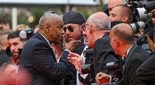 Denzel Washington l-a pus la punct pe un fotograf în timp ce se afla pe covorul roșu de la Cannes. Gestul care l-a deranjat pe actorul în vârstă de 70 de ani