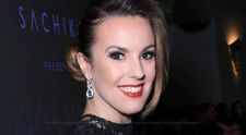 Kira Lorrenti, prima franțuzoaică pe coperta ediției americane FHM. Dansatoarea face furori cu show-urile sale incendiare