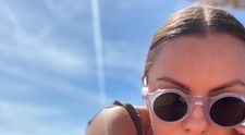 Alexandra Stan a ieșit să facă plajă pe balcon! Fotografii incendiare: „Viața la București”
