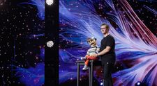 Cosmin Bărdașu, păpușarul viral pe TikTok, și Norocel au prezentat un număr de ventrilocie plin de sensibilitate pe scena Românii au talent: „S-a ajuns la o temă care din păcate e foarte reală în România!”