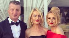 Apare mereu coafată și în ținute elegante. Cu ce se ocupă Claudia Gliga, soacra primarului din Baia Mare care a fost arestată pentru dare de mită