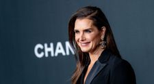 Brooke Shields, nevoită să se deplaseze cu cârjele. Motivul pentru care a ajuns în această situație neplăcută